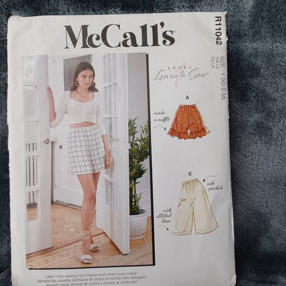 McCalls R11042 Shorts and Capris - Picture 1 of 5